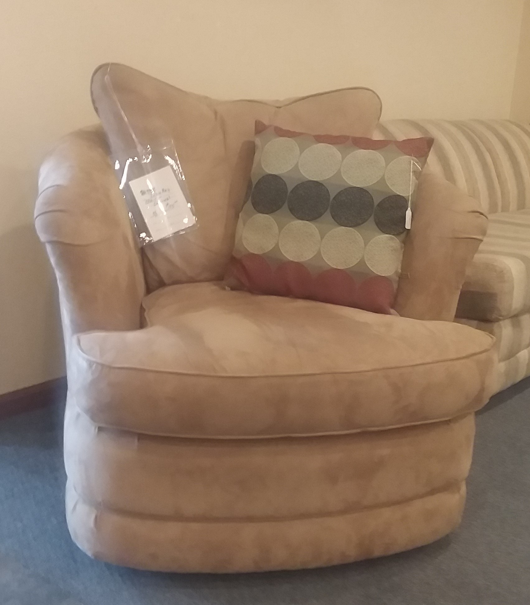 LaZBoy Swivel Chair Habitat for Humanity of Central Iowa